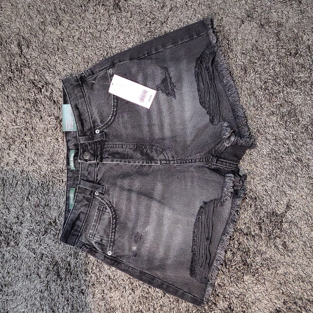 WILD FABLE WOMEN'S DENIM BLACK SHORTS. SIZE 6 NWT